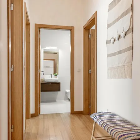 Golden Terrace Delight アパート